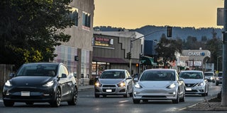 Woodside Road traffic at dusk